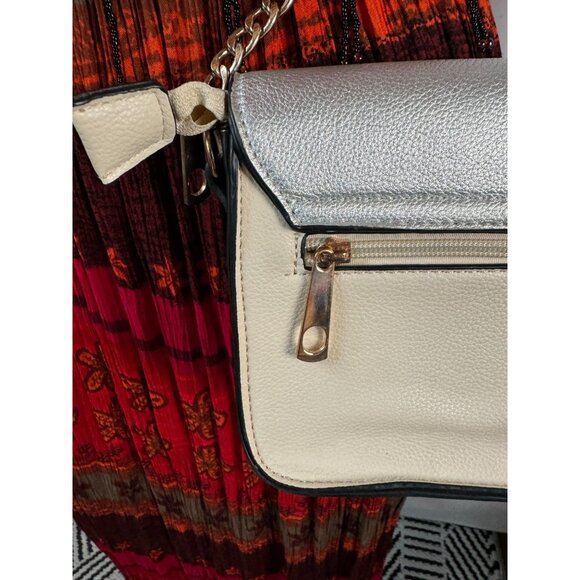 Paula Rossi Cream & Silver Leather Look Crossbody Bag With Gold Chain Strap - Picture 16 of 16